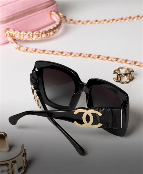 lunette chaine chanel|lunette de soleil tendance chanel.